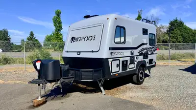 Rare oppotunity This trailer is built with the rare Beast package giving you a 6" lift, 16" off road...