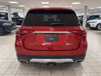 Compared with many midsize luxury SUVs, the 2020 Mercedes-Benz GLE 450 stands out by pairing refinem... (image 4)