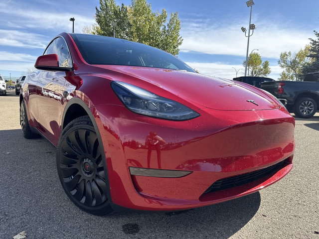 2023 Tesla Model Y BLACK OUT | TURBINE WHEELS | SWIVEL DISPLAY  in Cars & Trucks in Edmonton - Image 2