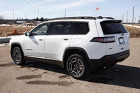 This Jeep Cherokee has a dependable Intercooled Turbo Gas/Electric I-4 1.6 L/98 engine powering this... (image 1)