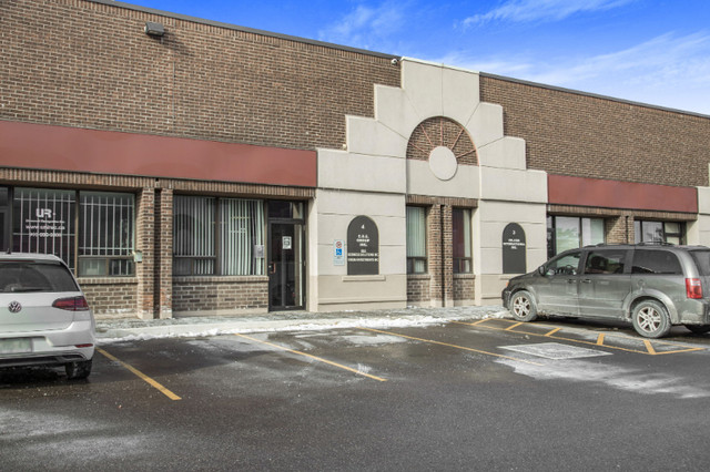 OFFICE SPACE FOR SALE! COMMERCIAL UNIT NEAR TOMKEN/MATHESON in Commercial & Office Space for Sale in Mississauga / Peel Region