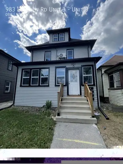 Welcome to 983 Lincoln Unit 3. This gorgeous, newly renovated, cozy bachelor is located in trendy Wa...