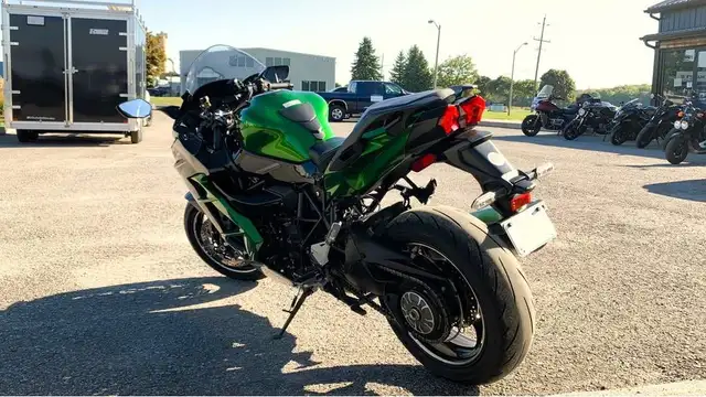 2022 KAWASAKI NINJA H2 SE SX - FINANCE AVAILABLE!  in Sport Bikes in Winnipeg - Image 5