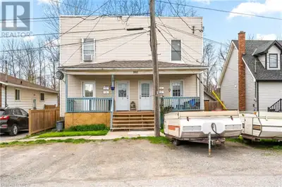 Turn Key 4 Units Fully Occupied With Great Tenants , Separate Meters, 4 Front Doors, 2 Fenced Backya...