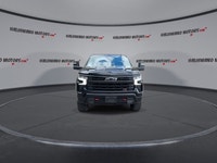 // ACCIDENT FREE!! // Take on the road with confidence in this 2022 Chevrolet Silverado 1500 LT Trai... (image 2)