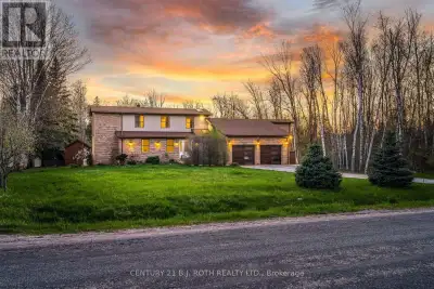 Available for rent is this recently renovated large family home with 4 bedrooms on 9.4 acres. Locate...