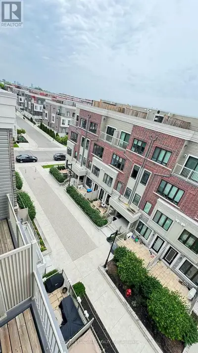 Wonderful townhouse in a lovely, fast-growing community, perfect for families. Well-maintained, brig...