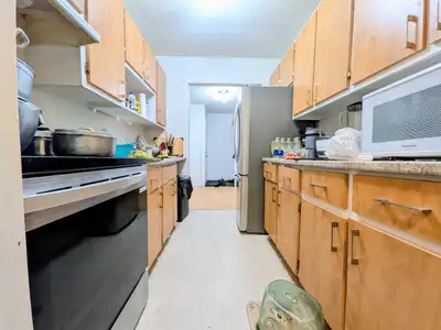 Appartement 5 et demi dans un immeuble situé dans un quartier résidentiel au cœur de Loretteville. P...