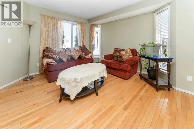 63 Hawkmount Green NW Calgary, Alberta in Houses for Sale in Calgary - Image 4
