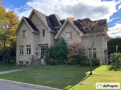 Magnifique cottage clé en main, situé dans un secteur recherché. Cette propriété de construction hau...