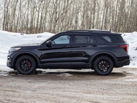 This Ford delivers a powerful blend of performance, comfort, and advanced technology in a bold and s... (image 4)