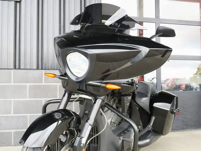 2014 Victory Motorcycles Cross Country 8-Ball Gloss Black in Street, Cruisers & Choppers in Cambridge - Image 10