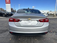 Designed to meet your everyday driving demands with ease and efficiency, this 2018 Chevrolet Malibu... (image 5)