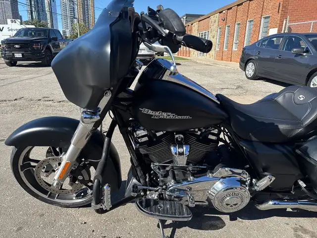 2017 Harley-Davidson Street Glide ~ STREET GLIDE ~ 107CI ~ DETAT in Sport Touring in City of Toronto - Image 19