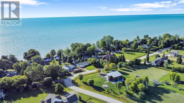 71842 SUNVIEW Avenue Dashwood, Ontario in Houses for Sale in Grand Bend - Image 2