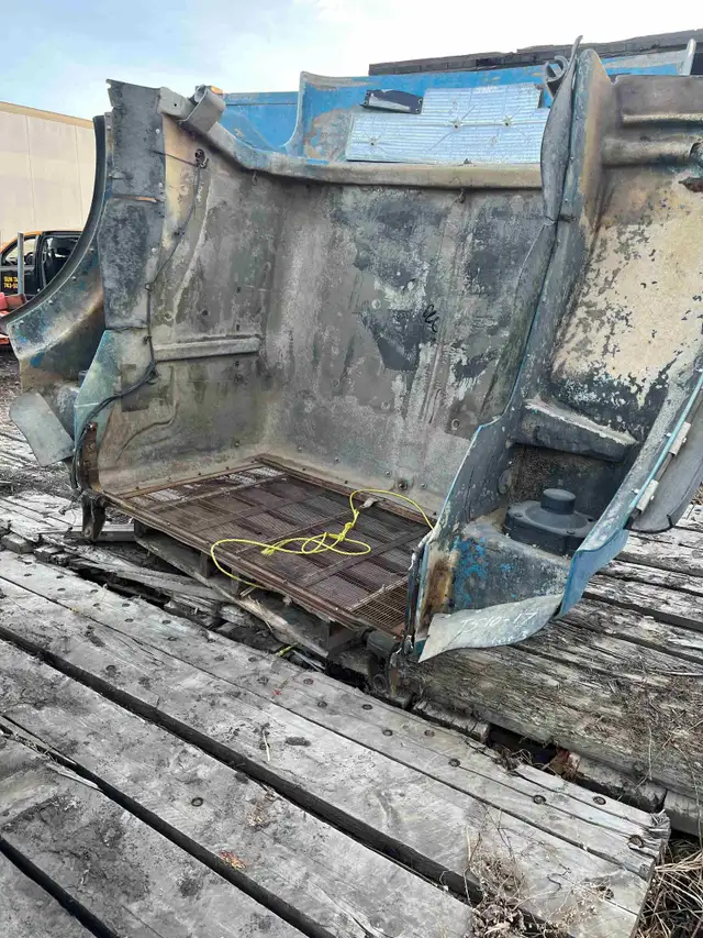 KENWORTH T800 VARIOUS HOODS INCLUDING WIDE HOOD OFFERS? in Heavy Equipment Parts & Accessories in Edmonton - Image 4