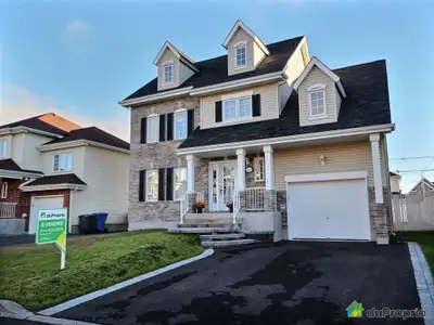 Belle maison familiale située dans un quartier récent et tranquille (secteur Terrebonne-Ouest). Exce...