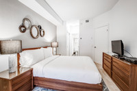 Short-Term Furnished Suites at Minto Yorkville Experience refined, flexible living in the heart of T... (image 4)