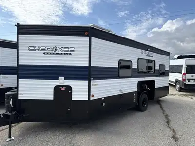 ALL-IN PRICING - JUST ADD THE TAXES! Chudds PowerSports is conveniently located in Gimli, Manitoba,...