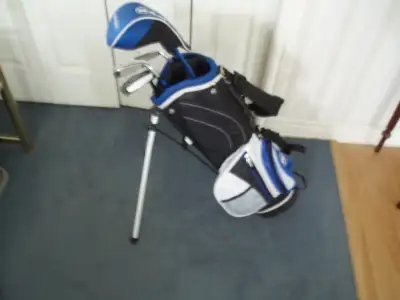 CHILD'S LEFT HANDED  GOLF CLUB SET  --  LIKE NEW, View more