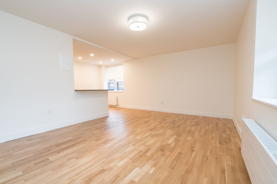 renovated two bedroom, eglinton and dvp - ID 91 4