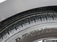 * LED daytime running lights * Power sliding side doors * Fog light controls * 10-way power-adjustab... (image 9)