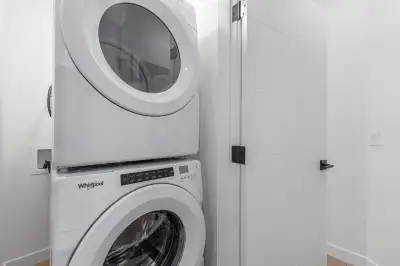 RARE BRAND NEW  2 BED 2 BATH BASEMENT SUITE FOR IMMEDIATE RENT