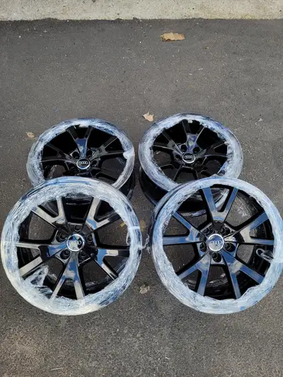 Stunning set of original Audi A7 S-Line wheels made by Ronal in gloss black finish. 19x8.5 Bolt patt...