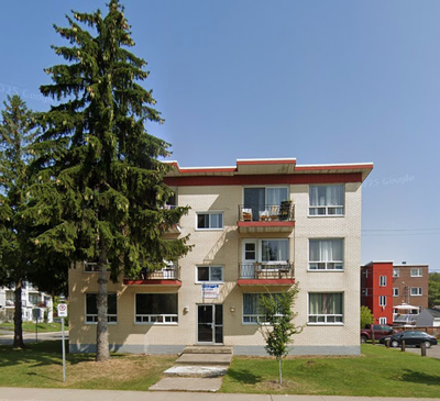 418-655-8281 À voir au 2790 Monseigneur-Gosselin, appartement #3, beau et très grand 5 1/2 situé au...