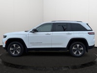 This Jeep Grand Cherokee is equipped with: Remote Start, 2.0L I4 DOHC, 4WD, 10 Speakers, Capri Leath... (image 1)