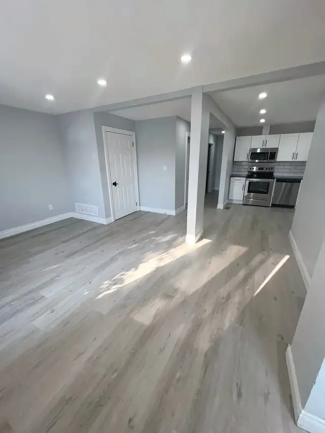 2 Bed, 1 Bath, with Backyard and Storage in Long Term Rentals in Oshawa / Durham Region - Image 5