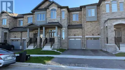 10 VAN WART STREET Whitby, Ontario