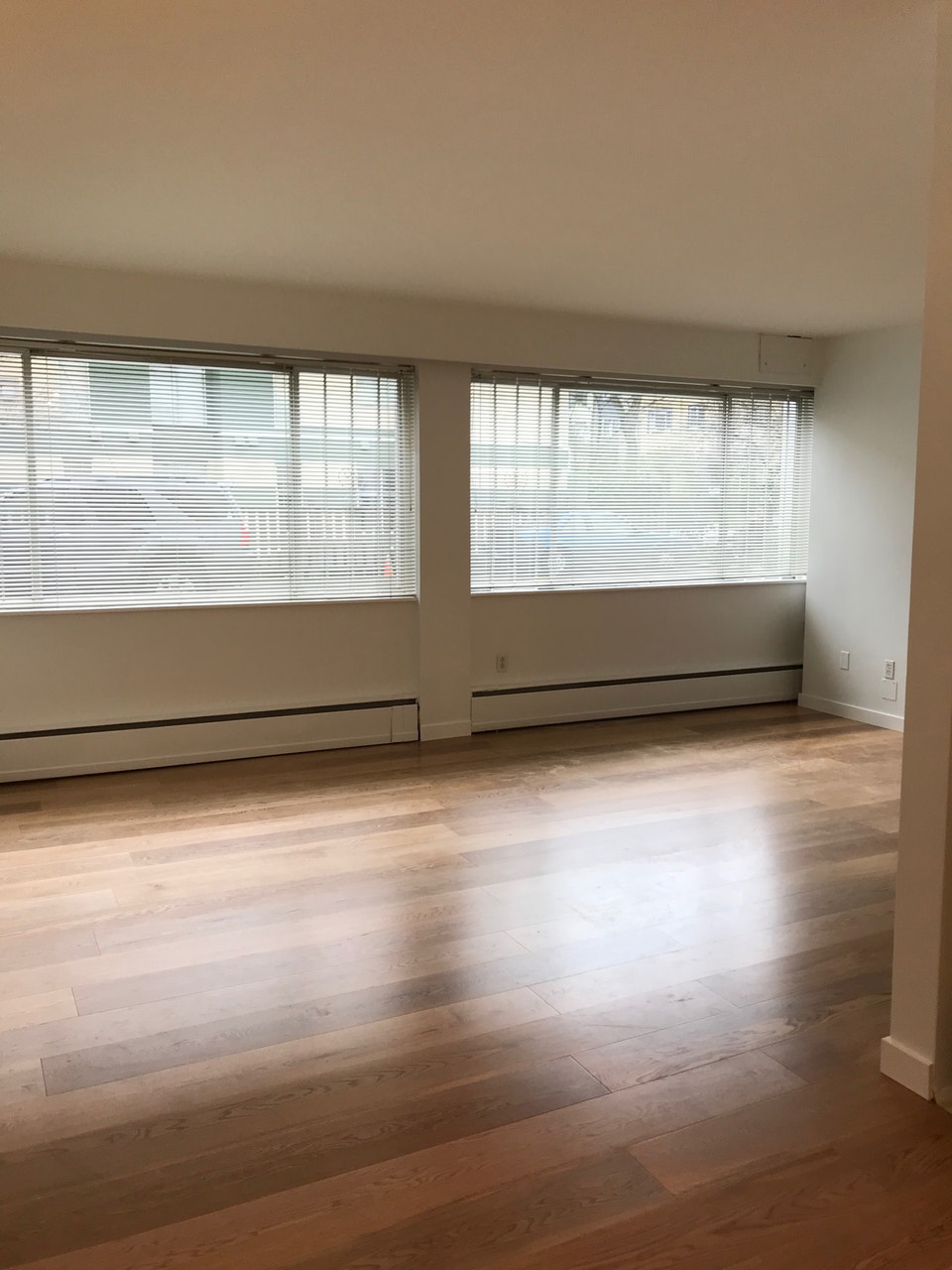 Bright, spacious one bedroom close to Stanley Park 3
