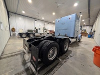 2 Owner 2005 Peterbilt 379. CAT MXS Motor just completely rebuilt! Comes with 1 year / 200k warranty... (image 3)