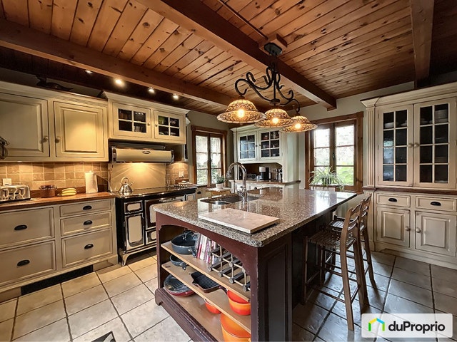 $679,000 - 2 Storey for sale in St-Hyacinthe (Douville) — photo 1