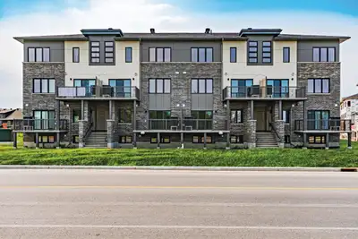 2 Bedroom | 1.5 Bathroom | Barrhaven | Available August 15th Pioneer model Two-storey lower level ur...