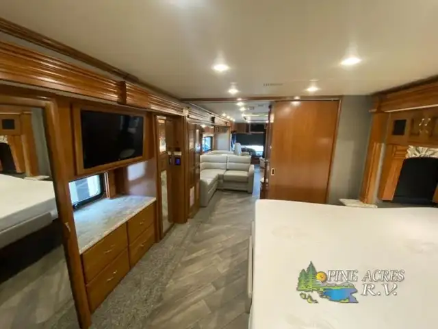 2018 Fleetwood RV Discovery 38K only 14,584 Miles in RVs & Motorhomes in Moncton - Image 46