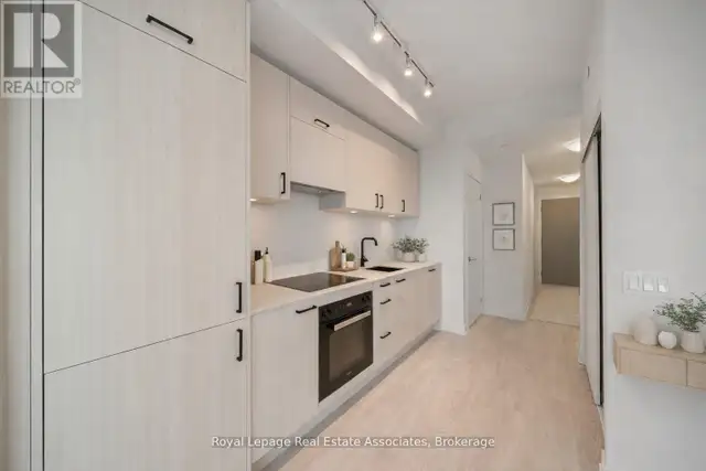 1004 - 1 QUARRINGTON LANE Toronto (Banbury-Don Mills), Ontario in Condos for Sale in City of Toronto - Image 3
