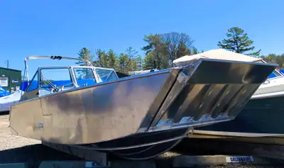 The Pulsecraft is a heavy-duty workhorse. Its modified V hull and heavy-duty framing make for a smoo...