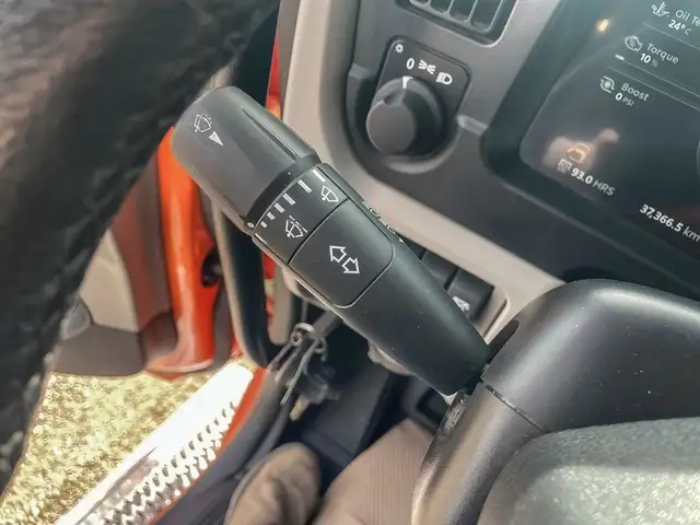 2025 PETERBILT 589 in Heavy Trucks in Saskatoon - Image 15