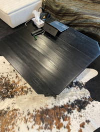 BLACK WOODEN COFFEE TABLE