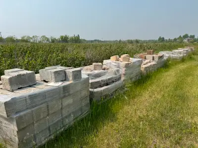 CLEARANCE SALE Full and partial pallets of numerous styles of landscape bricks. We’ve got extra pall...