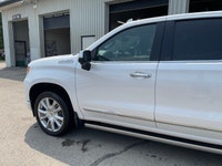 2023 Chevrolet Silverado 1500 High Country 4x4 Crew Cab with the 3.0L Duramax Diesel and 76,202 km!... (image 8)