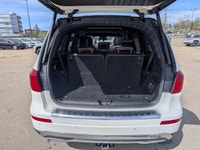 This pre-owned 2013 Mercedes-Benz GL 350 BlueTEC offers luxury, versatility, and diesel-powered perf... (image 5)