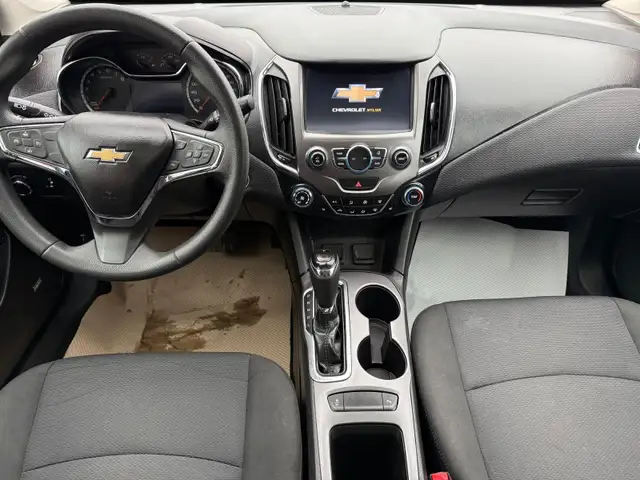 2018 Chevrolet Cruze Low Kms H.seat B.cam R.start 1yr warranty in Cars & Trucks in Edmonton - Image 10
