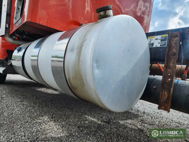 2016 Kenworth T800 Fuel Tank - Stock Number: KW-0793-28 in Heavy Equipment Parts & Accessories in Hamilton - Image 4