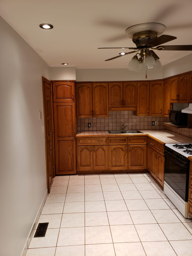 Large and Clean 5 Bedroom Student Rental ALL INCLUSIVE! in Long Term Rentals in Windsor Region - Image 3