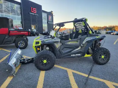 2016 polaris RZR XP 1000 2016 Polaris RZR XP 1000 avec seulement 5,969km au compteur. Vien avec une...