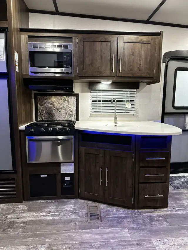 2018 ,Crossroads RV,Volante 240RL in Travel Trailers & Campers in Saskatoon - Image 6