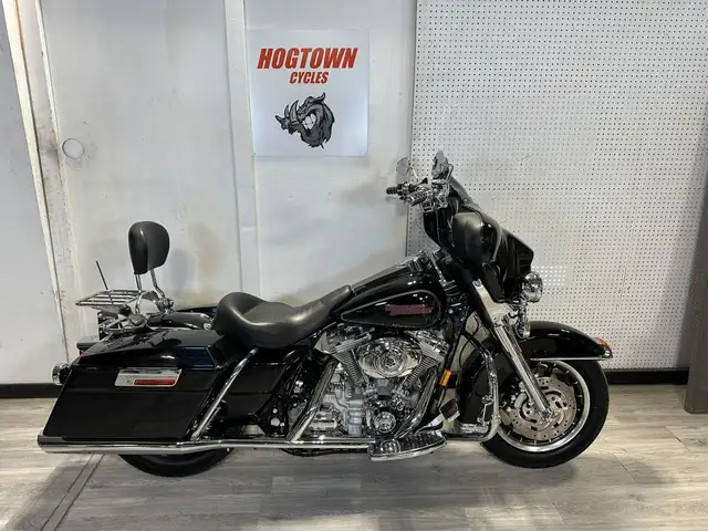 2007 Harley-Davidson Touring ELECTRA GLIDE CLASSIC in Street, Cruisers & Choppers in London - Image 3